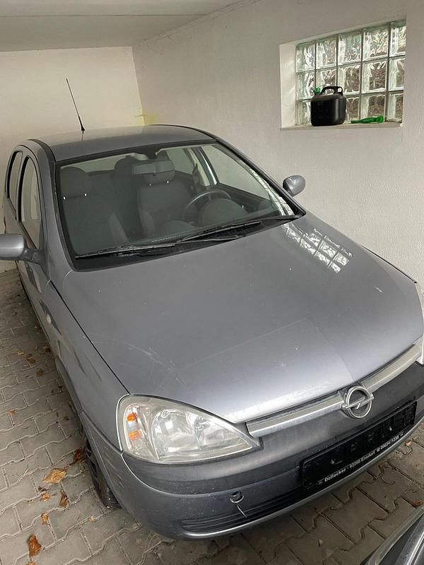 Grau Gebraucht 2000 Opel Corsa Kleinwagen | 1.300 € (Fairer Preis) - Bild 1/4