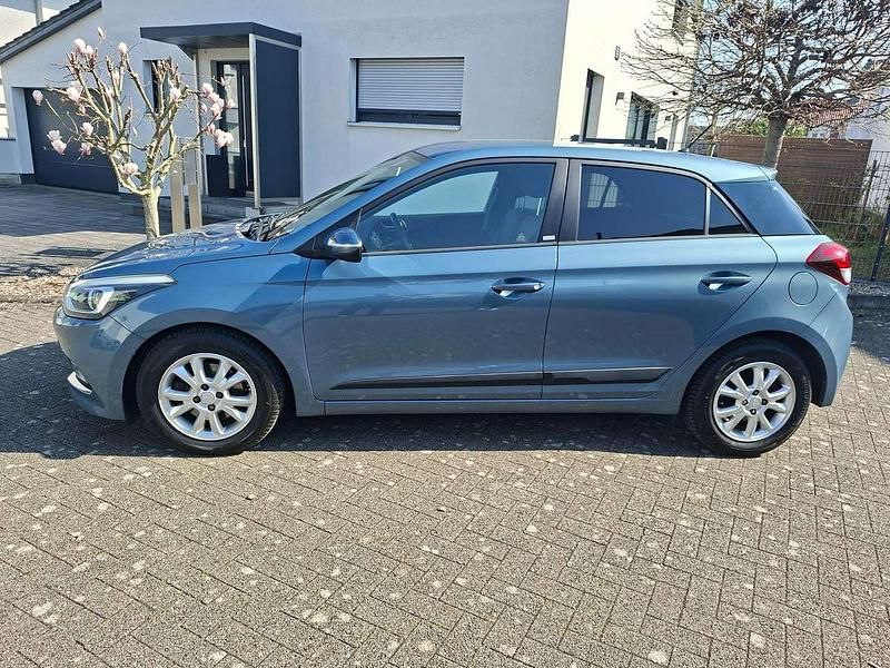 Gebraucht Hyundai i20 Passion 101 PS (74 kW) 2016 Limousine