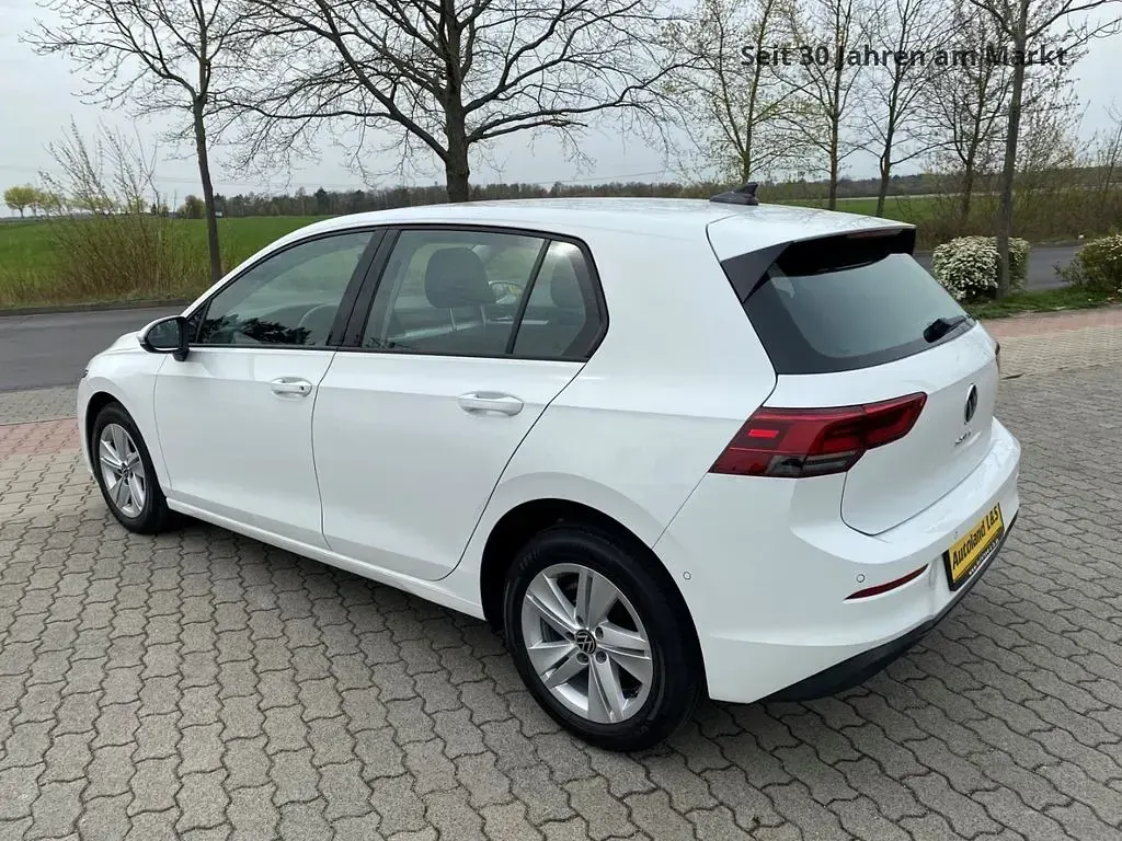 Gebraucht VW Golf VIII Life 116 PS (85 kW) 2022 Pure white Limousine