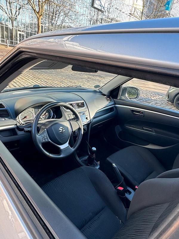 Gebraucht Suzuki Swift 75 PS (55 kW) 2013 Silber Kleinwagen