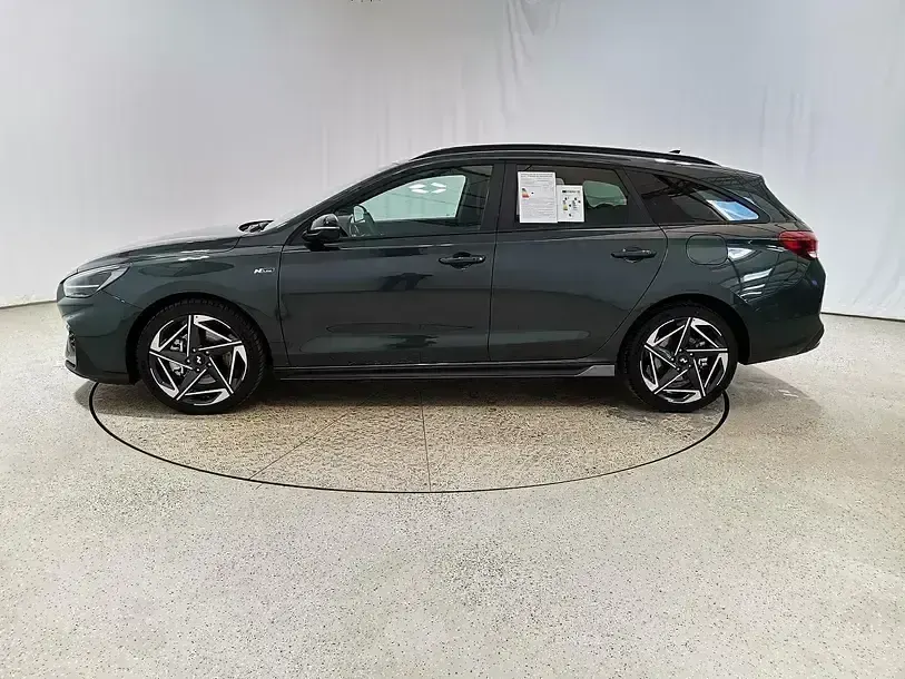 Neu Hyundai i30 N Line 140 PS (102 kW) 2025 Cypress green met. Kombi