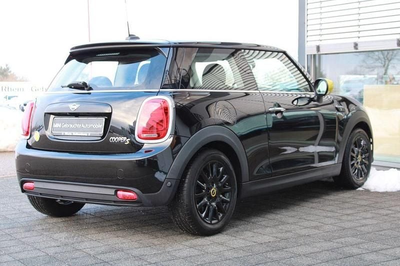 Gebraucht Mini Cooper SE Classic 135 kW (184 PS) 2022 Midnight black Kleinwagen