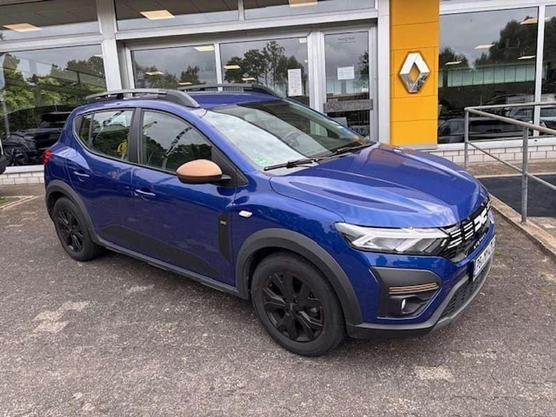 Ironblau metallic Gebraucht 2024 Dacia Sandero Extreme Kleinwagen | 17.490 € (Fairer Preis) - Bild 1/4