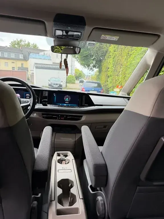 Gebraucht VW Multivan 150 PS (110 kW) 2024 Grau Van / Kleinbus