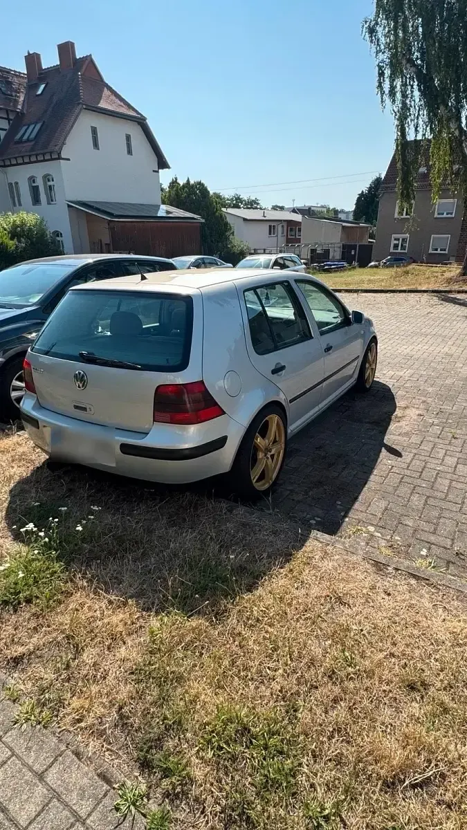 Gebraucht VW Golf IV 105 PS (77 kW) 2000 Silber Kleinwagen