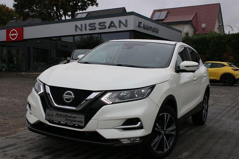 Weiß Gebraucht 2019 Nissan Qashqai N-Connecta SUV | 17.280 € (Etwas zu teuer) - Bild 1/4