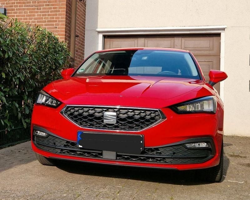 Rot Gebraucht 2022 Seat Leon Style Limousine | 16.900 € (Superpreis) - Bild 1/4
