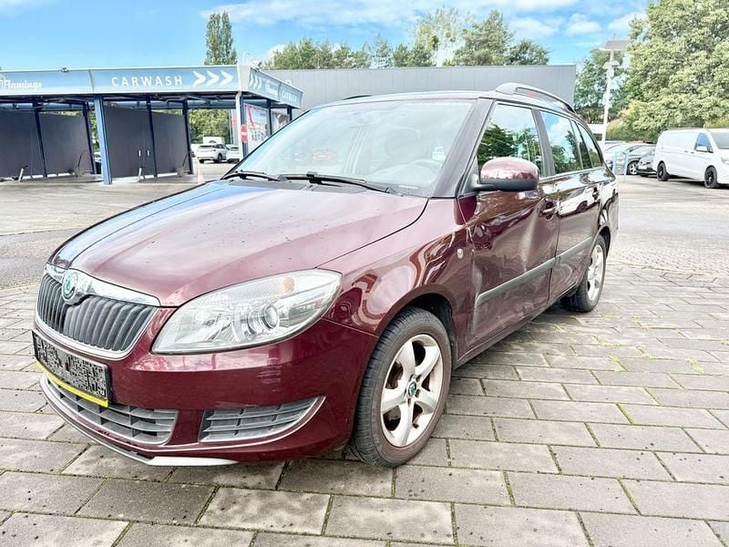 Rot Gebraucht 2012 Skoda Fabia Family Kombi | 2.999 € (Superpreis) - Bild 1/4