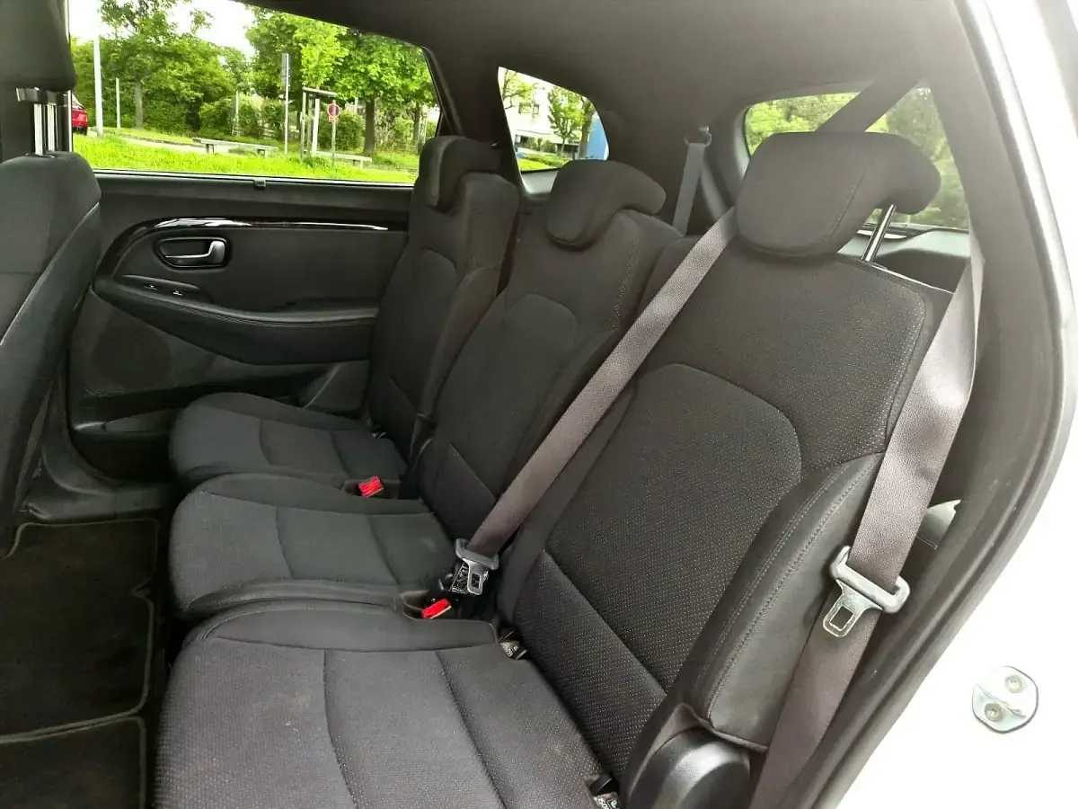Gebraucht Kia Carens 141 PS (103 kW) 2015 Weiß Van / Kleinbus