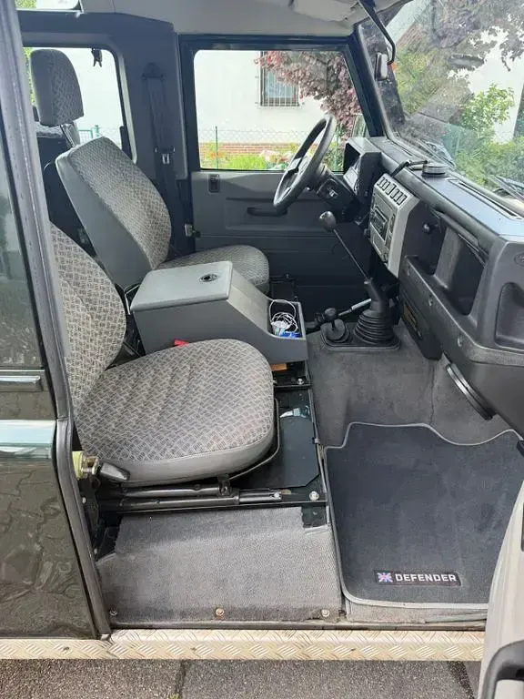 Gebraucht Land Rover Defender 122 PS (89 kW) 2002 Grün Kombi