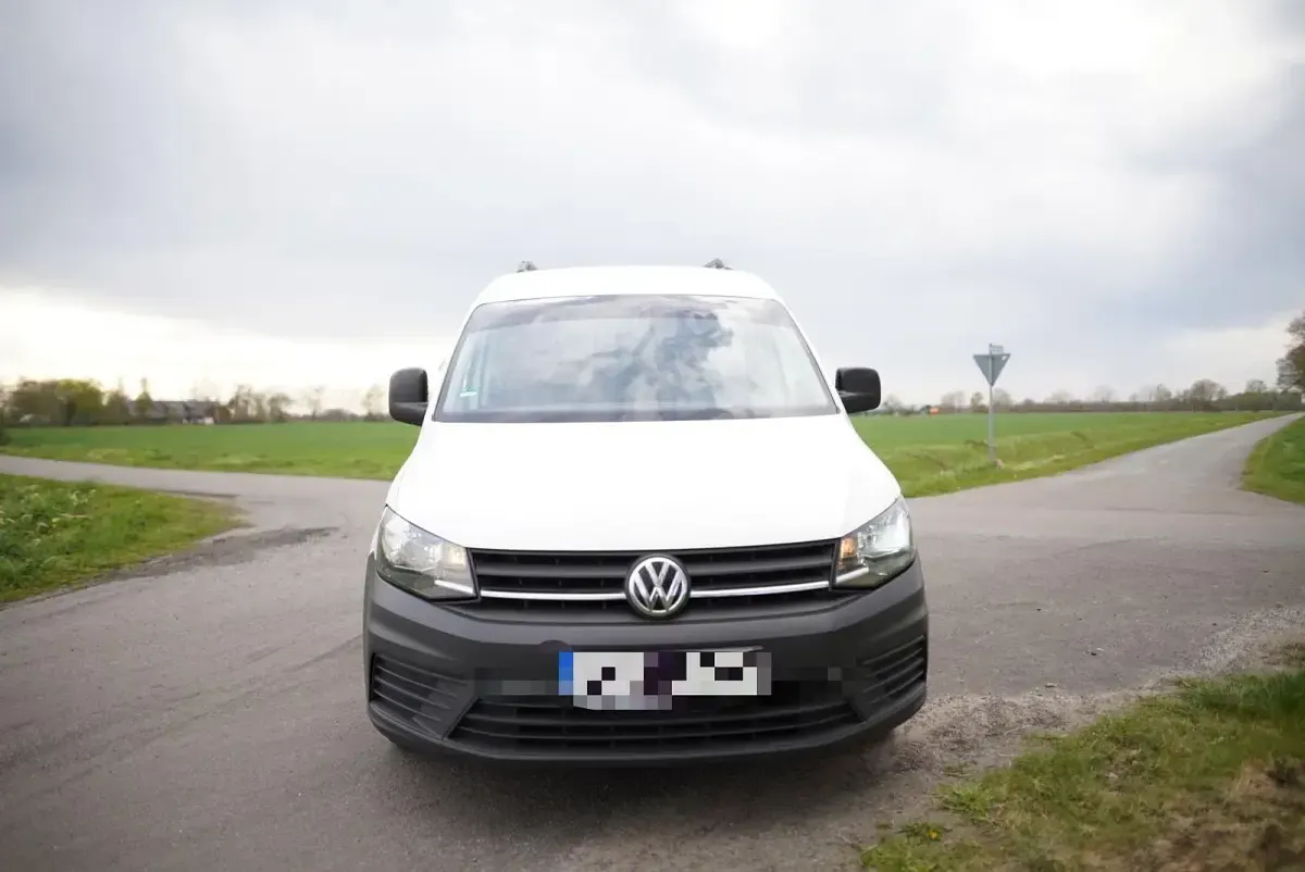 Używany VW Caddy 75 KM (55 kW) 2016 Biały Minivan