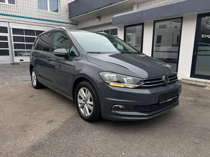 Gebraucht VW Touran 150 PS (110 kW) 2023 Grau Van / Kleinbus