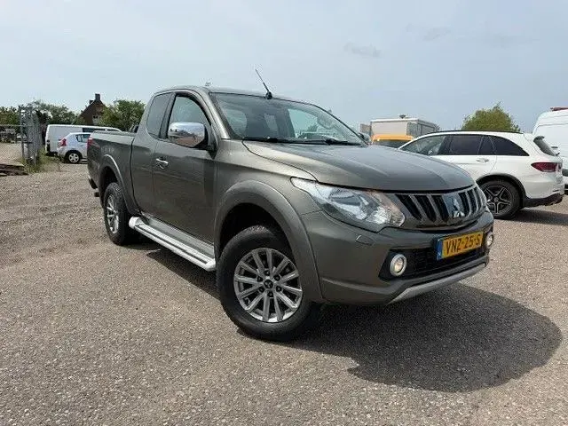 Begagnad Mitsubishi L200 181 HK (133 kW) 2018 Brun Pickup
