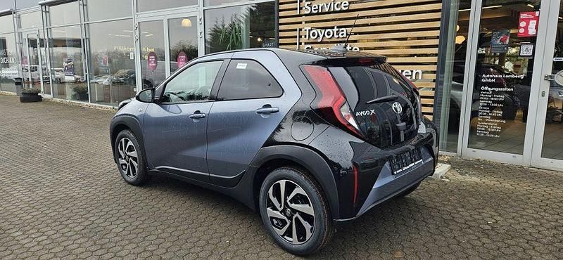 Neu Toyota Aygo X 72 PS (52 kW) 2025 Celestite grey metallic/ dach SUV