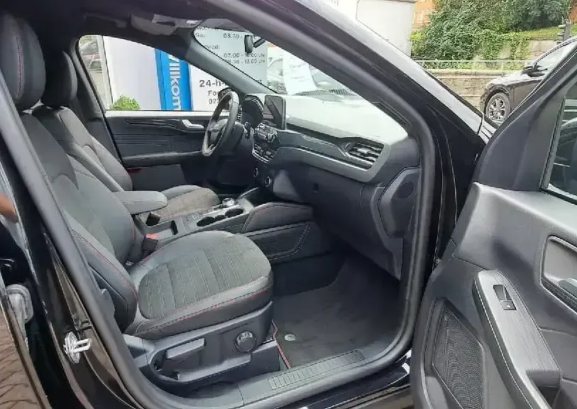 Usado Ford Kuga ST-Line X 224 HP (164 kW) 2023 Preto SUV