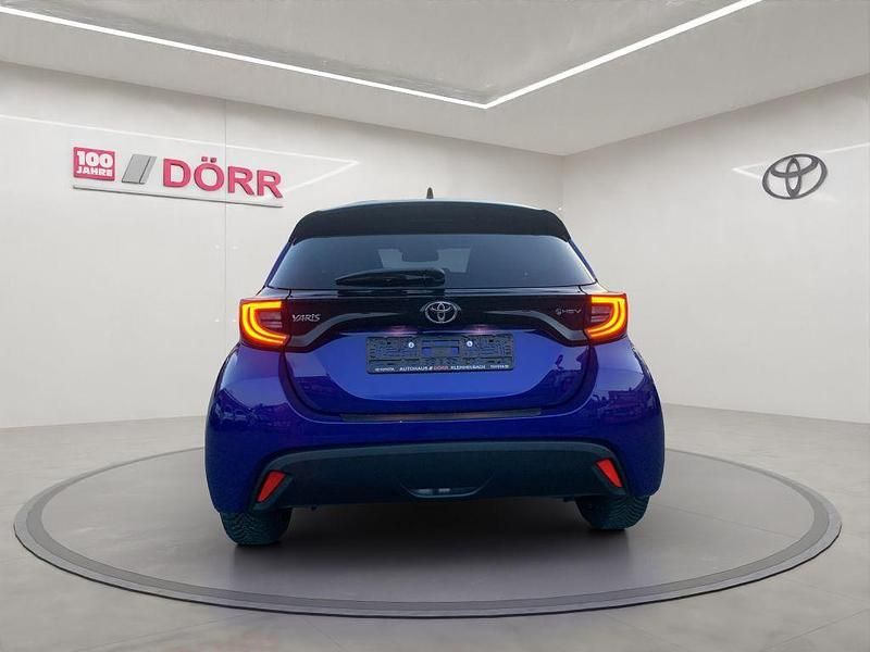 Neu Toyota Yaris Hybrid Comfort 116 PS (85 kW) 2025 Juniper blue metallic Kleinwagen