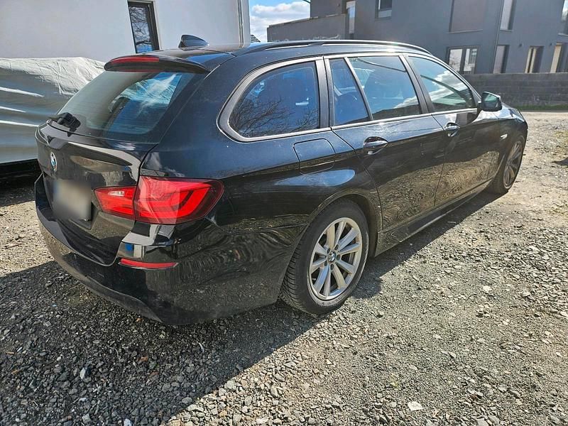 Gebraucht BMW 520 184 PS (135 kW) 2013 Schwarz Kombi