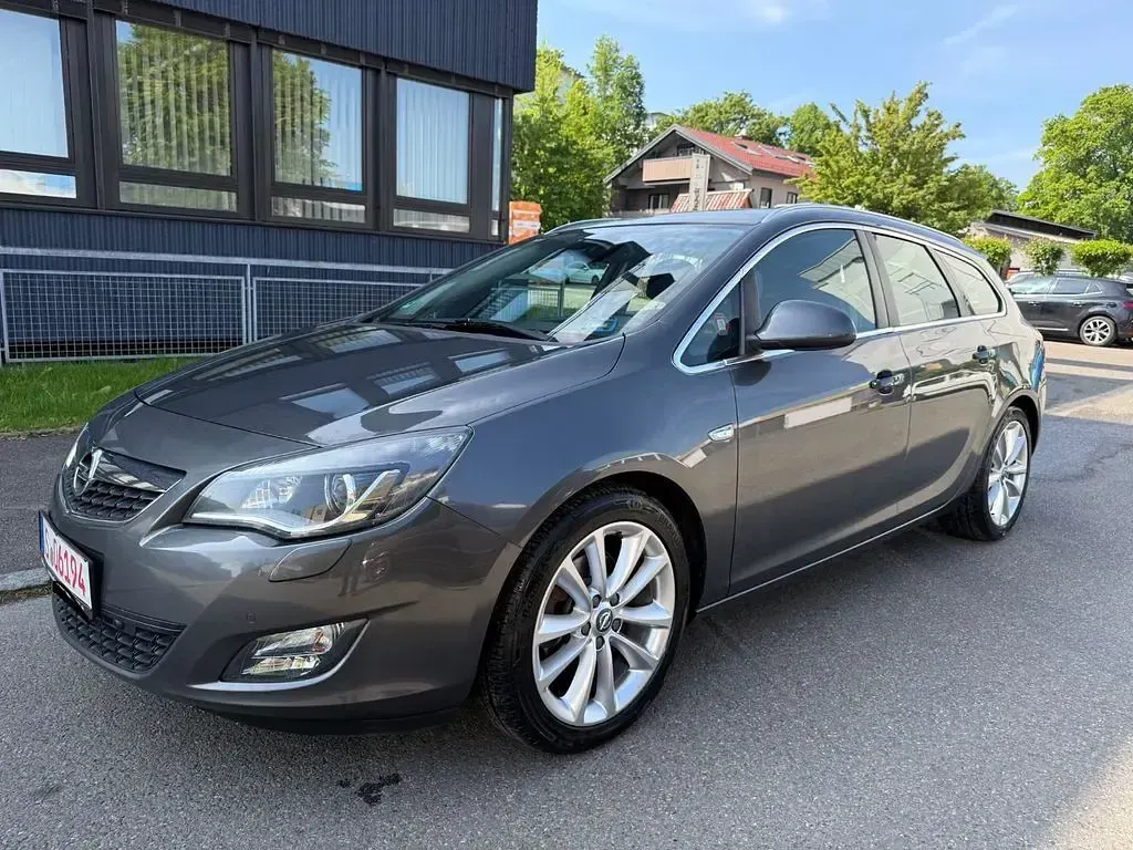 Gebraucht Opel Astra Innovation 179 PS (131 kW) 2011 Grau Kombi
