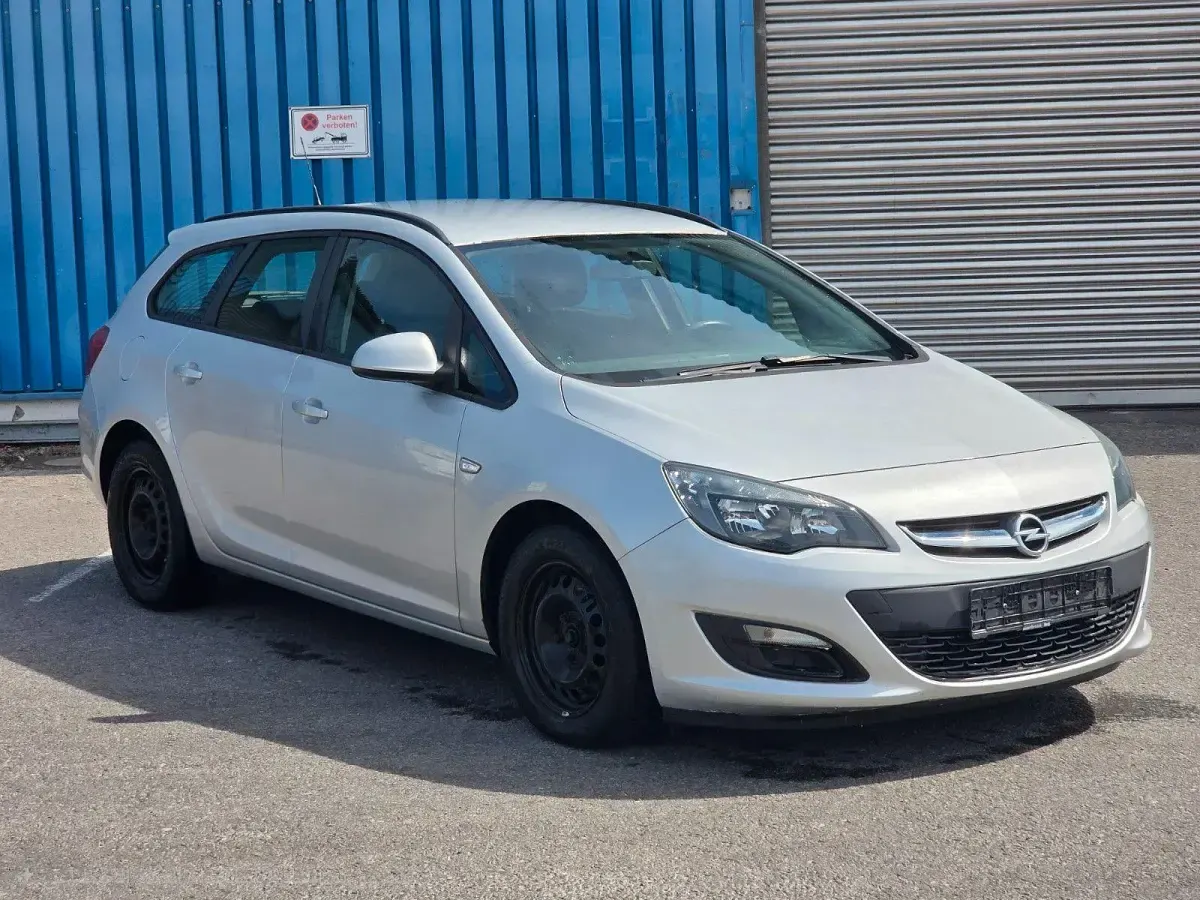 Gebraucht Opel Astra Edition 110 PS (80 kW) 2013 Silber Kombi