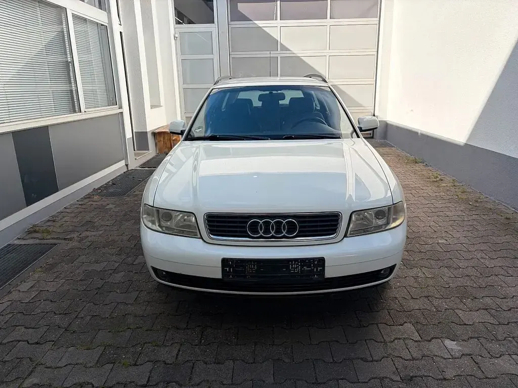 Gebraucht Audi A4 125 PS (91 kW) 1999 Weiß Kombi