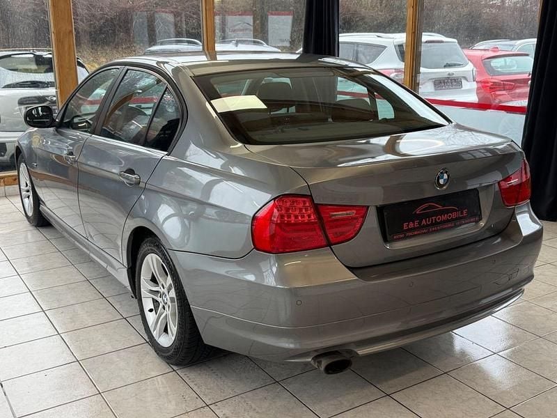 Gebraucht BMW 320 Comfort Edition 170 PS (125 kW) 2009 Grau Limousine