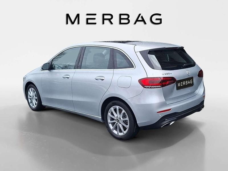 Gebraucht Mercedes E250 Progressive 160 PS (117 kW) 2022 Iridiumsilber metallic Kombi