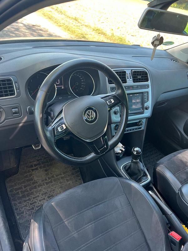 Gebraucht VW Polo Cross 90 PS (66 kW) 2016 Schwarz Kleinwagen