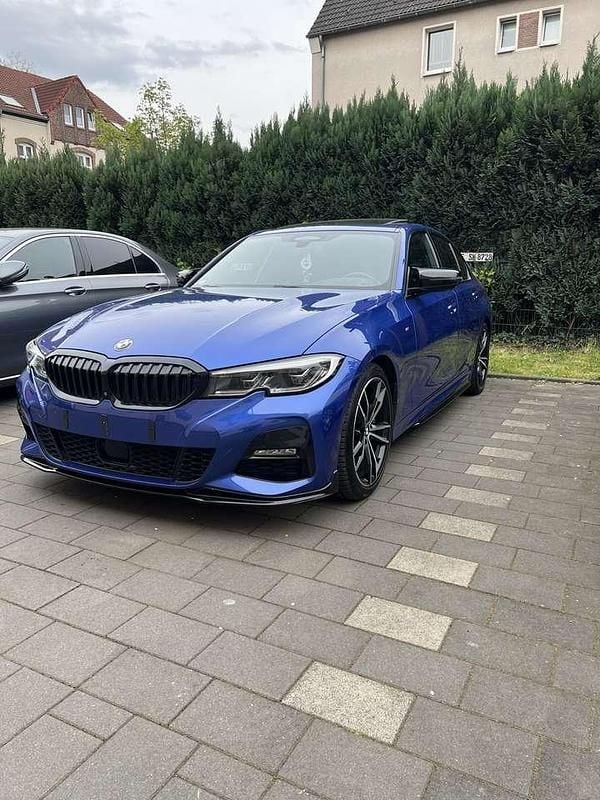 Blau Gebraucht 2019 BMW 330 M Performance Limousine | 31.500 € (Teuer) - Bild 1/4
