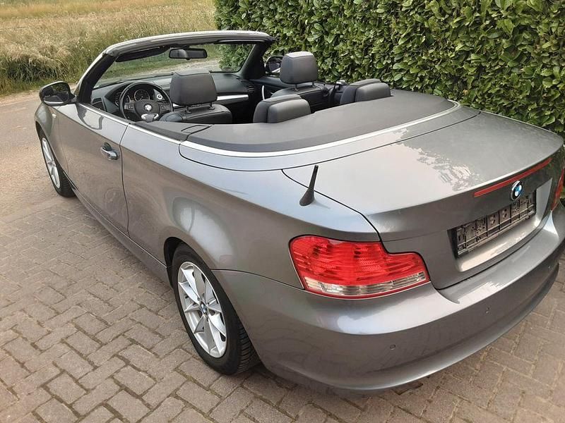 Gebraucht BMW 118 Cabriolet Performance 143 PS (105 kW) 2010 Grau Cabrio