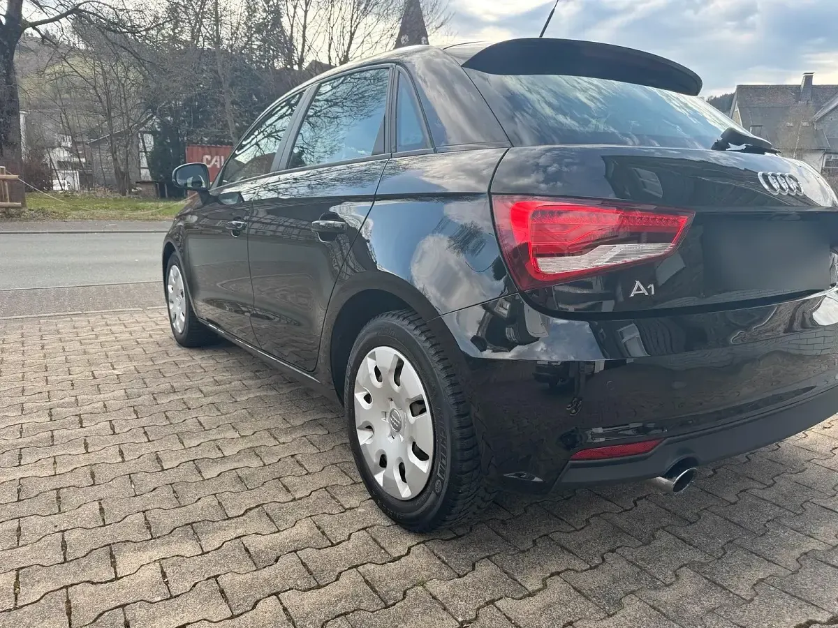 Gebraucht Audi A1 Comfort 82 PS (60 kW) 2018 Schwarz Kleinwagen