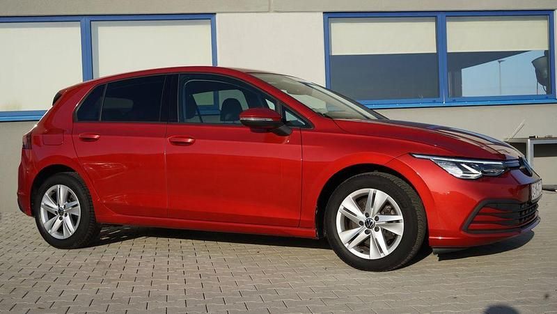 Gebraucht VW Golf VIII 131 PS (96 kW) 2021 Rot Limousine