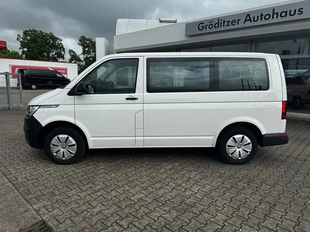Gebraucht VW Caravelle Trendline 110 PS (80 kW) 2022 Weiß Van