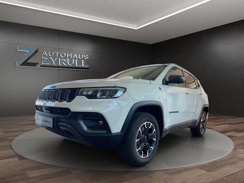 Gebraucht Jeep Compass Trailhawk 241 PS (177 kW) 2022 Weiß SUV