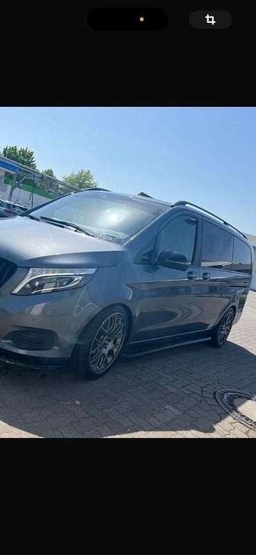 Grau Gebraucht 2018 Mercedes V250 Van / Kleinbus | 42.900 € (Fairer Preis) - Bild 1/4