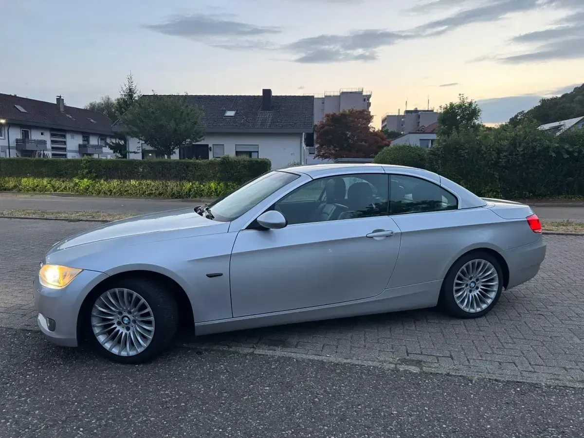 Gebraucht BMW 320 Cabriolet 170 PS (125 kW) 2009 Silber Cabrio