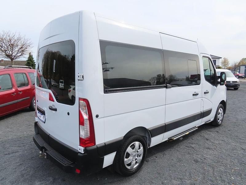 Second-hand Renault Master 145 CP (106 kW) 2022 Alb Monovolum