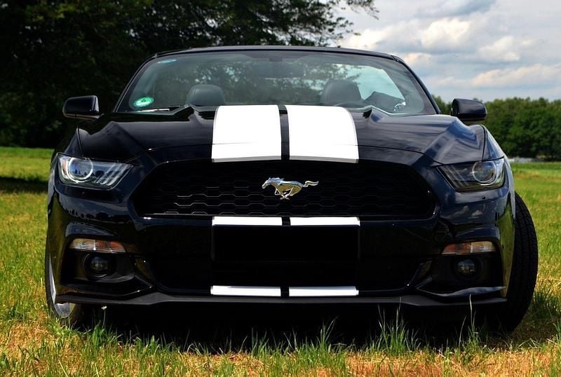 Second-hand Ford Mustang 317 CP (233 kW) 2015 Negru Cabrio