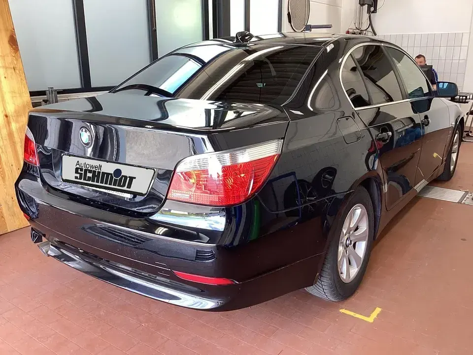 Gebraucht BMW 520 163 PS (119 kW) 2006 Schwarz Limousine