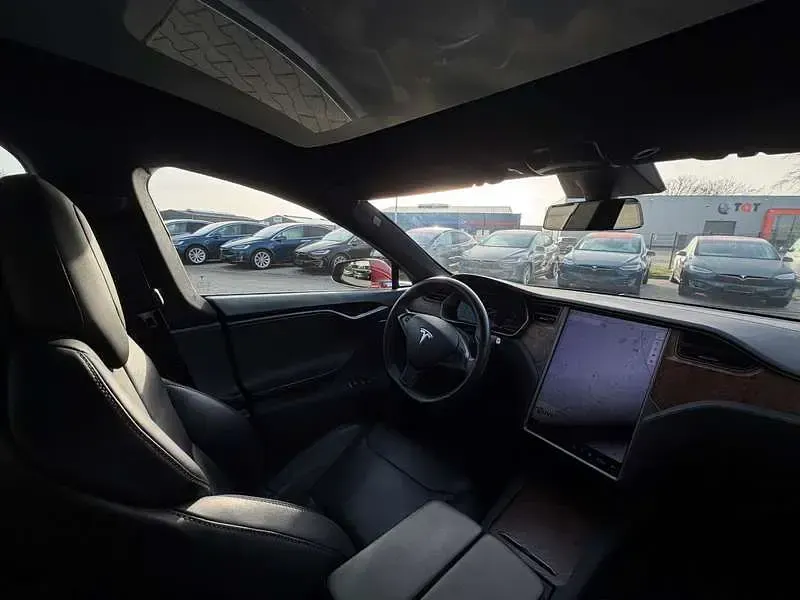 Käytetty Tesla Model S 386 kW (525 HP) 2020 Punainen Viistoperä