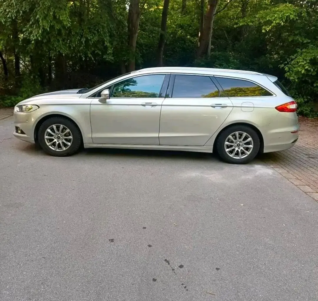 Gebraucht Ford Mondeo 150 PS (110 kW) 2015 Silber Kombi