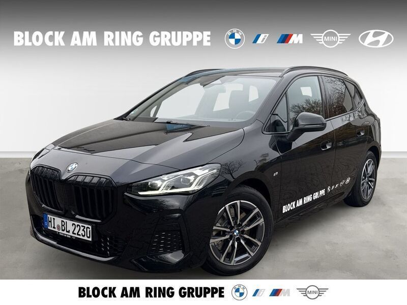 Saphirschwarz metallic Gebraucht 2024 BMW 223 Active Tourer M Sport Van / Kleinbus | 39.490 € (Fairer Preis) - Bild 1/4