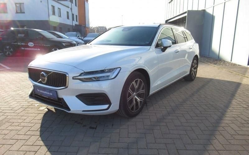 Gebraucht Volvo V60 Core 163 PS (119 kW) 2024 Weiß Kombi