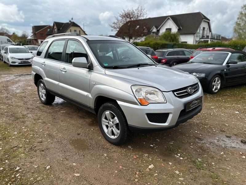 Silber Gebraucht 2010 Kia Sportage Attract SUV | 7.343 € (Teuer) - Bild 1/4