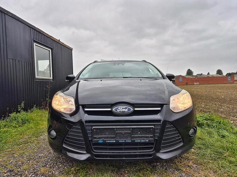 Schwarz Gebraucht 2012 Ford Focus Kombi | 2.599 € (Superpreis) - Bild 1/4