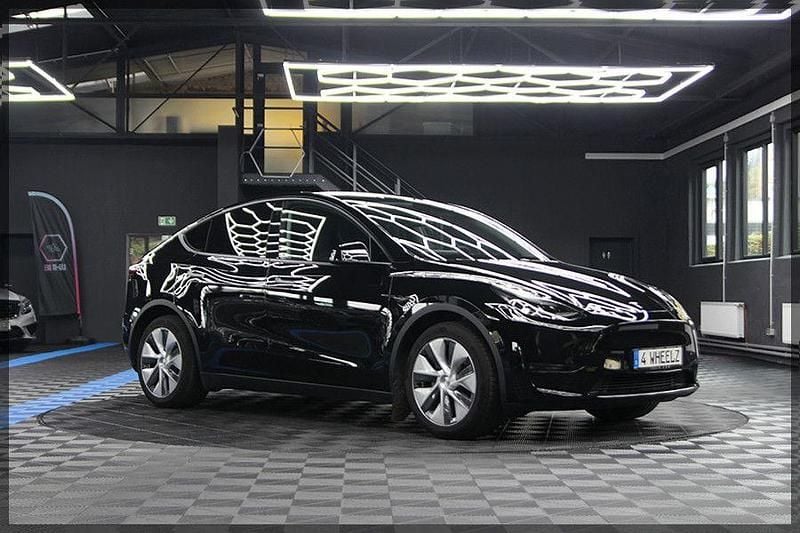 Schwarz Gebraucht 2024 Tesla Model Y SUV | 39.499 € (Fairer Preis) - Bild 1/4