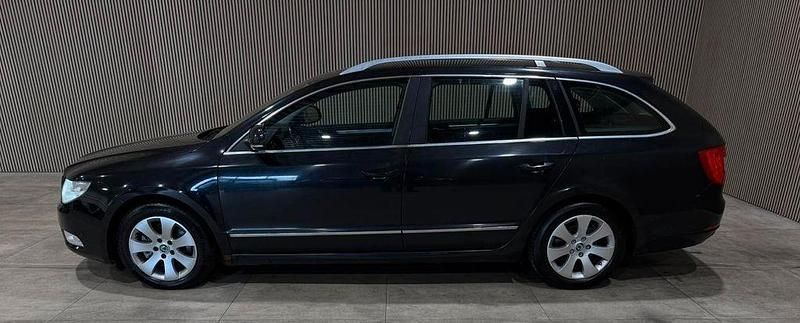 Gebraucht Skoda Superb 105 PS (77 kW) 2011 Schwarz Limousine