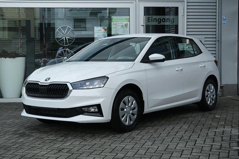 Candy weiß Neu 2025 Skoda Fabia Selection Kleinwagen | 17.990 € (Fairer Preis) - Bild 1/4