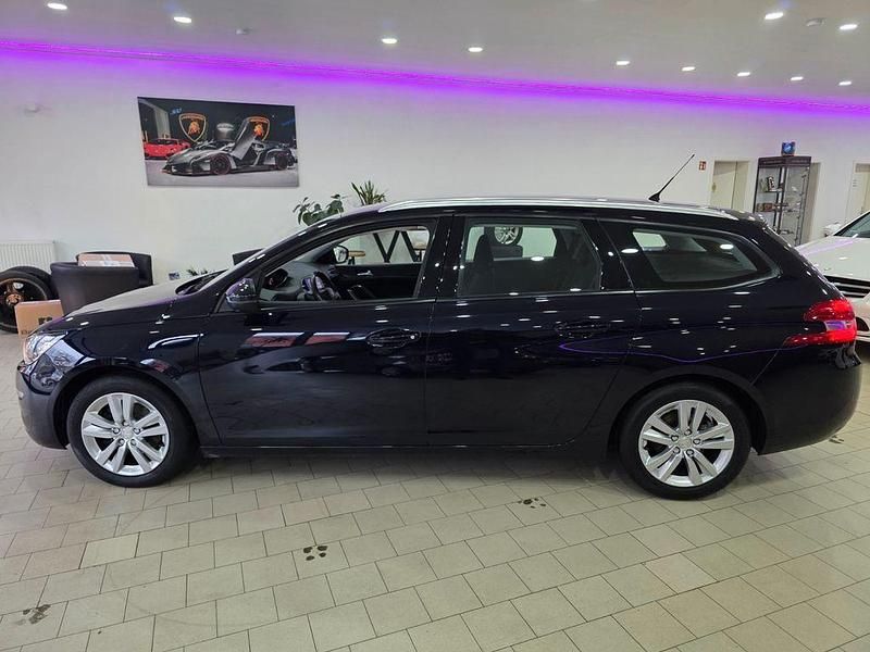 Gebraucht Peugeot 308 SW Active 120 PS (88 kW) 2016 Blau Kombi