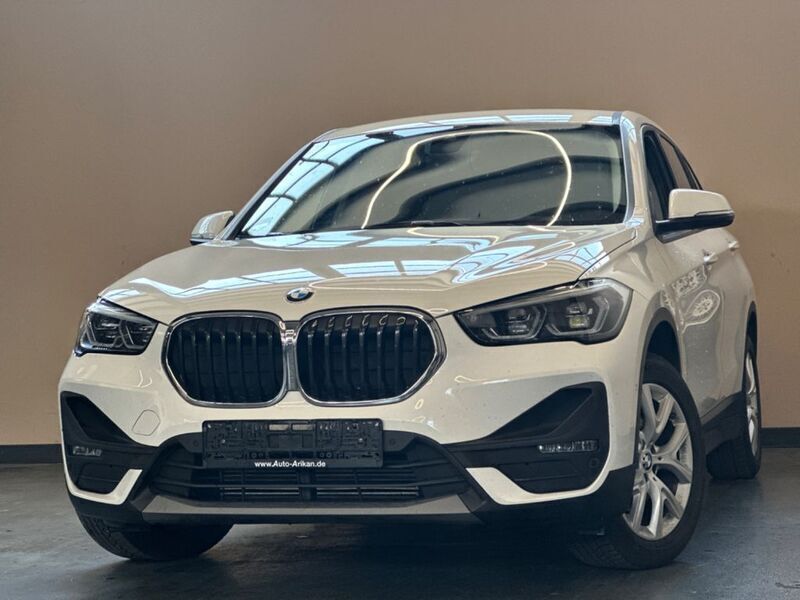 Weiß Gebraucht 2022 BMW X1 Sport Line SUV | 20.895 € (Guter Preis) - Bild 1/4