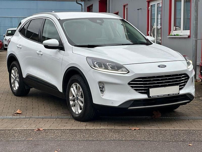 Gebraucht Ford Kuga Titanium 150 PS (110 kW) 2021 Frozen white SUV